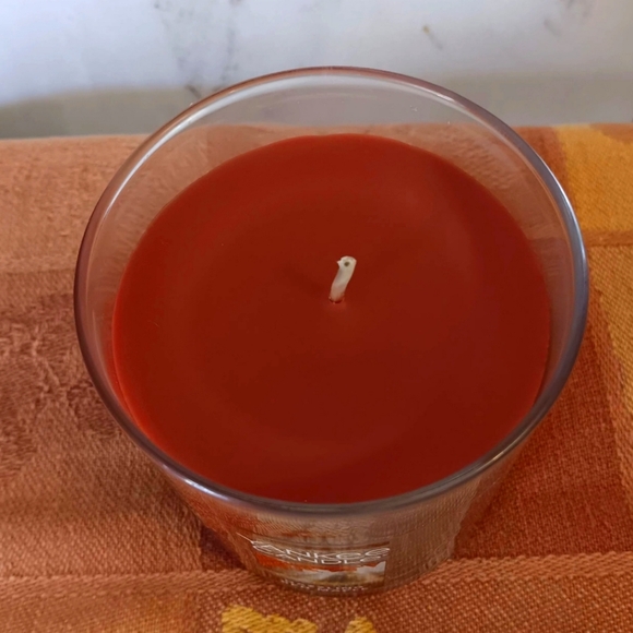 Yankee Candle Dazzling Red Maple Single Wick Tumbler RETIRED - Picture 2 of 4